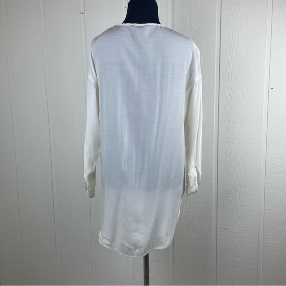 H&M Embroidered V-Neck Sheer Hi-Low Blouse with keyhole sleeves Size 2 - Picture 2 of 6